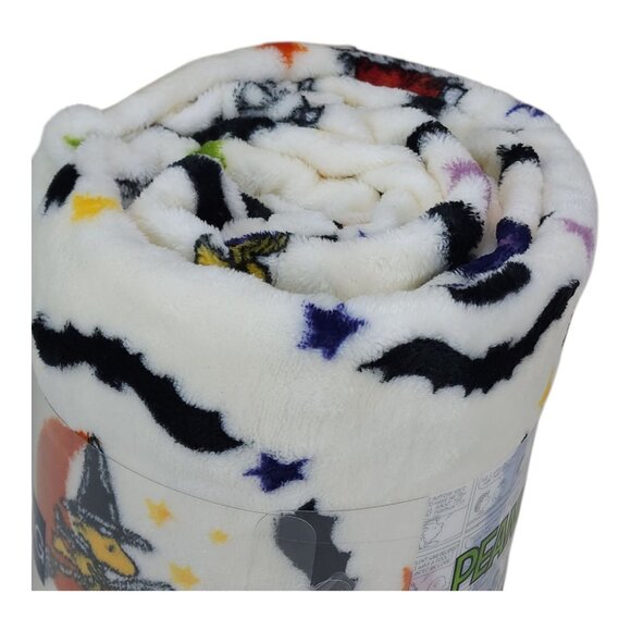 Peanuts Snoopy Halloween Plush Throw Blanket 60x72" Oversized Soft Cozy - Picture 6 of 11